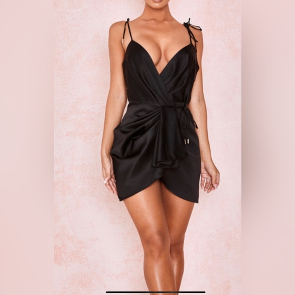SHOW STOPPER ! HOUSE OF CB SATIN DRESS NEVER WORN ❤️